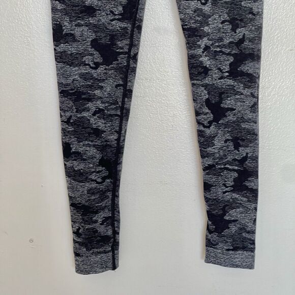 Gymshark Womens Leggings Size Medium Gray Camo Activewear Gym Sporty Workout - Picture 5 of 16